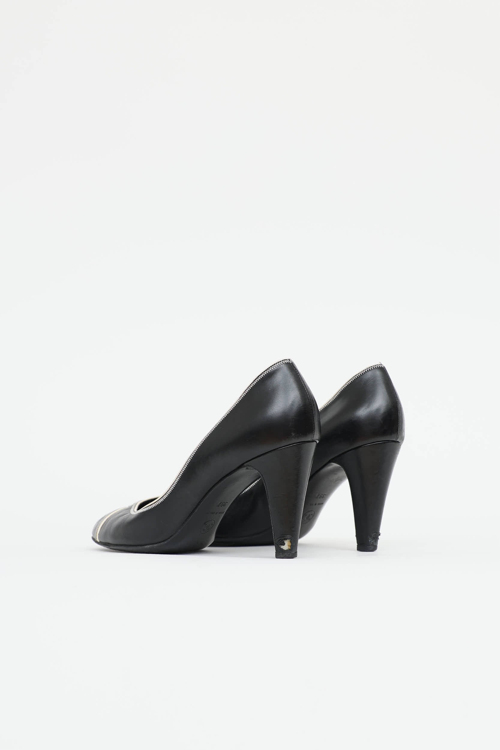2008 Contrast Stitch Pump