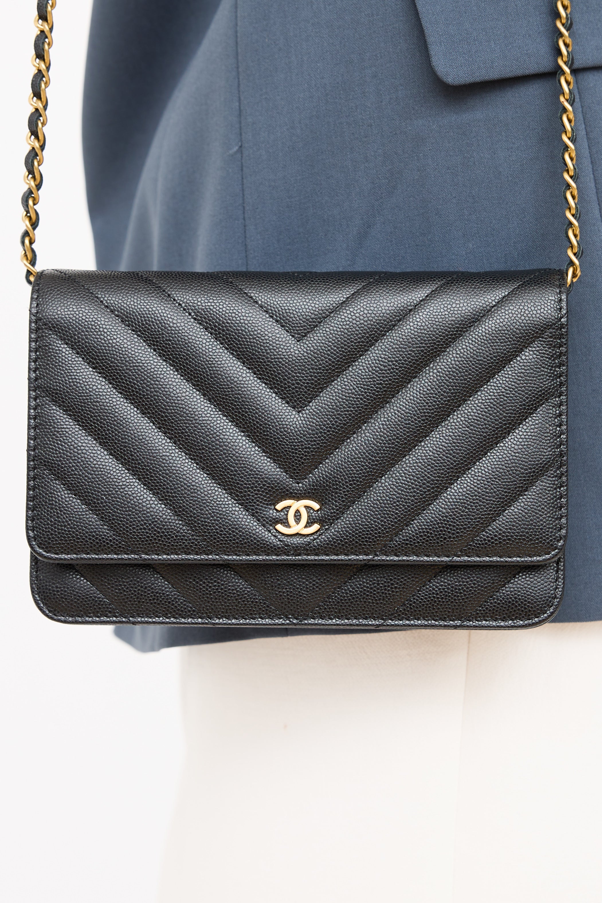 2017/18 Chevron Caviar Wallet On Chain Bag