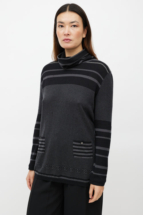 Chanel FW 2005 Black & Grey Cashmere Houndstooth Turtleneck