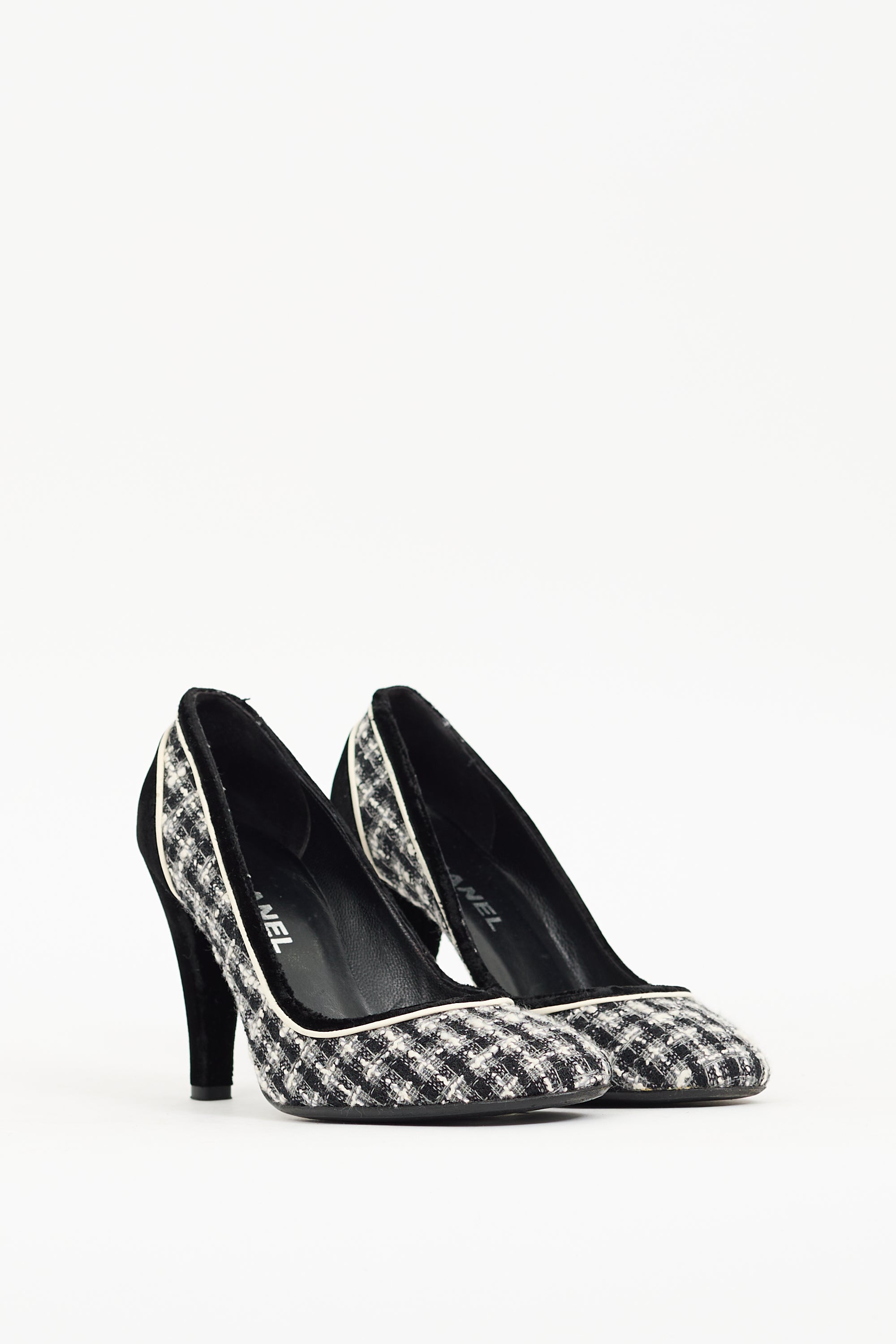 Chanel Fall 2004 Black & White Tweed Pump
