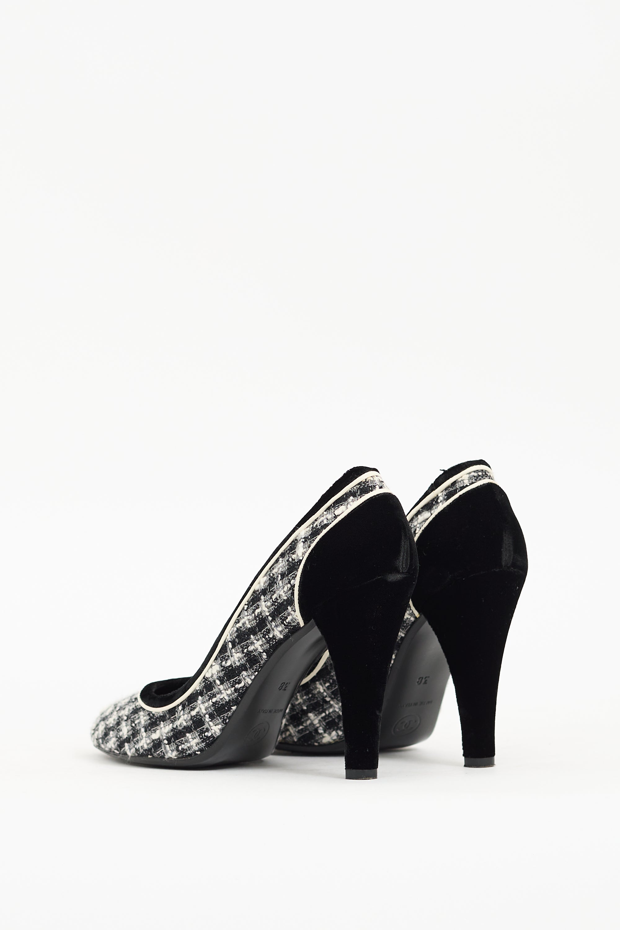 Chanel Fall 2004 Black & White Tweed Pump