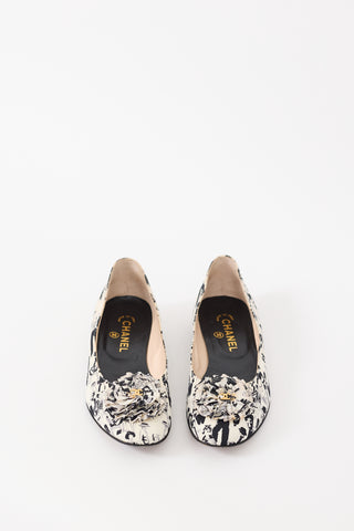 Chanel Spring 2003 White & Black Printed CC Ballet Flat