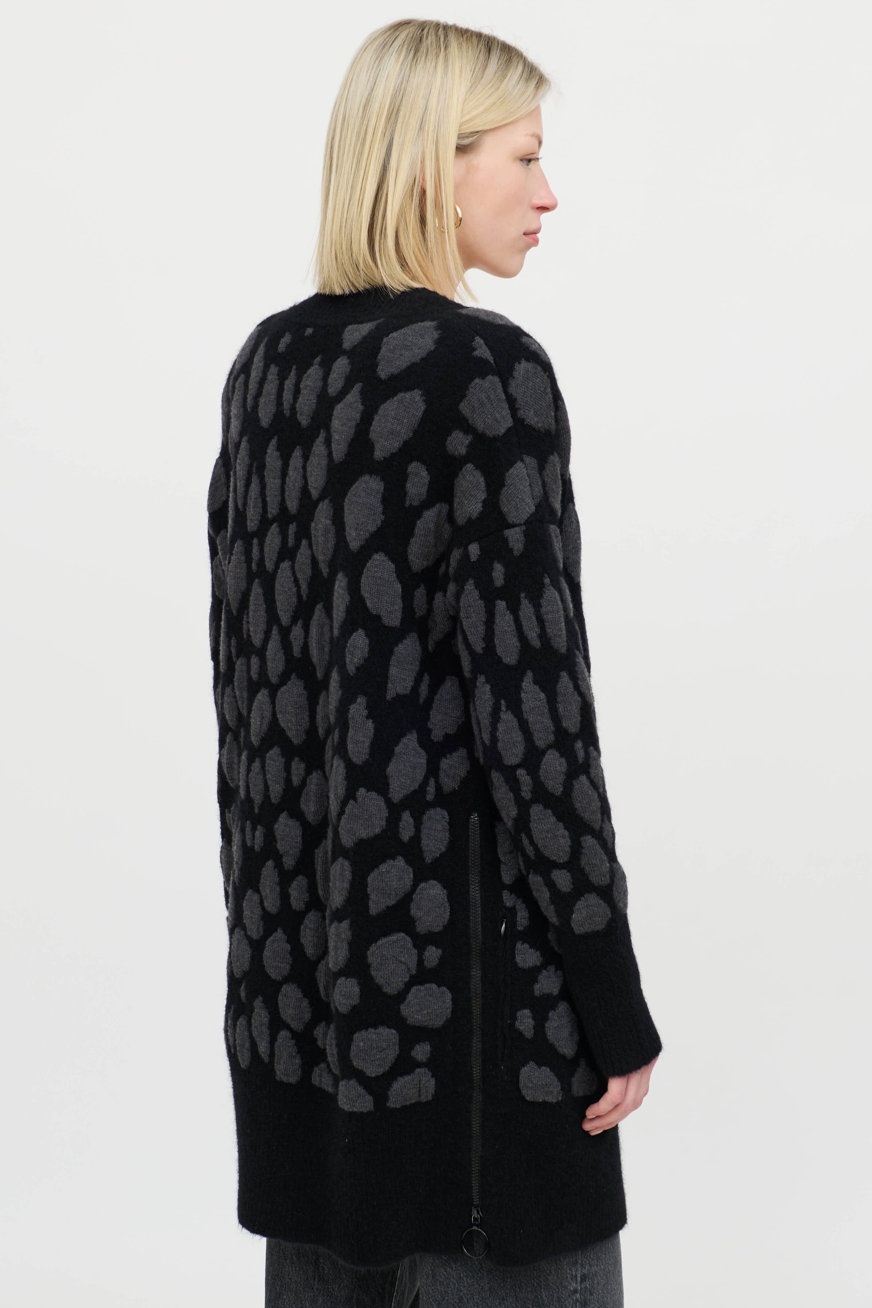 AkrisWool Spotted Cardigan