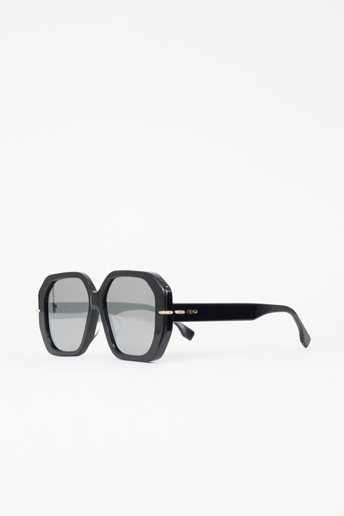 Fendi FE40173F Oversized Sunglasses