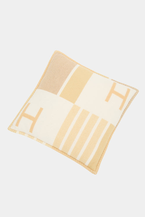 Hermès Avalon Vibration Pillow & Blanket Two Piece Set
