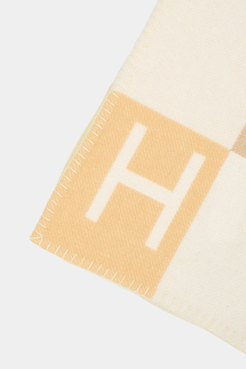 Hermès Avalon Vibration Pillow & Blanket Two Piece Set