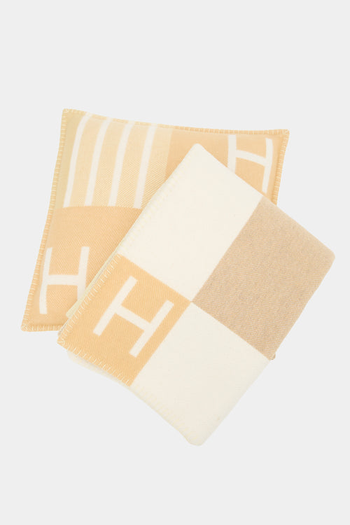 Hermès Avalon Vibration Pillow & Blanket Two Piece Set