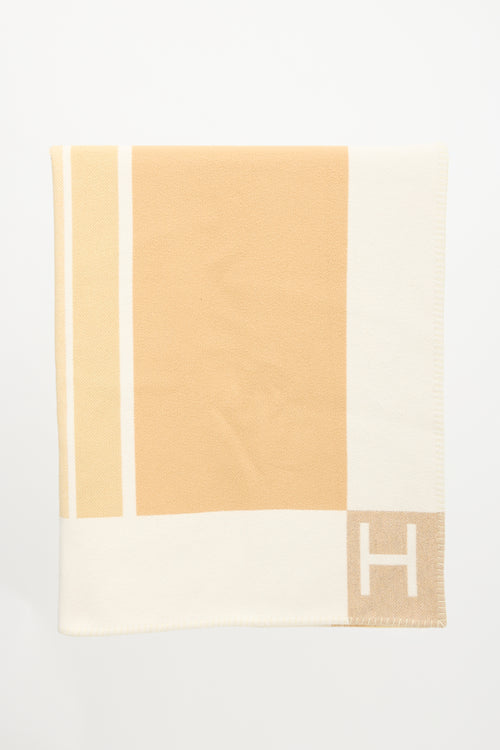 Hermès Avalon Vibration Pillow & Blanket Two Piece Set