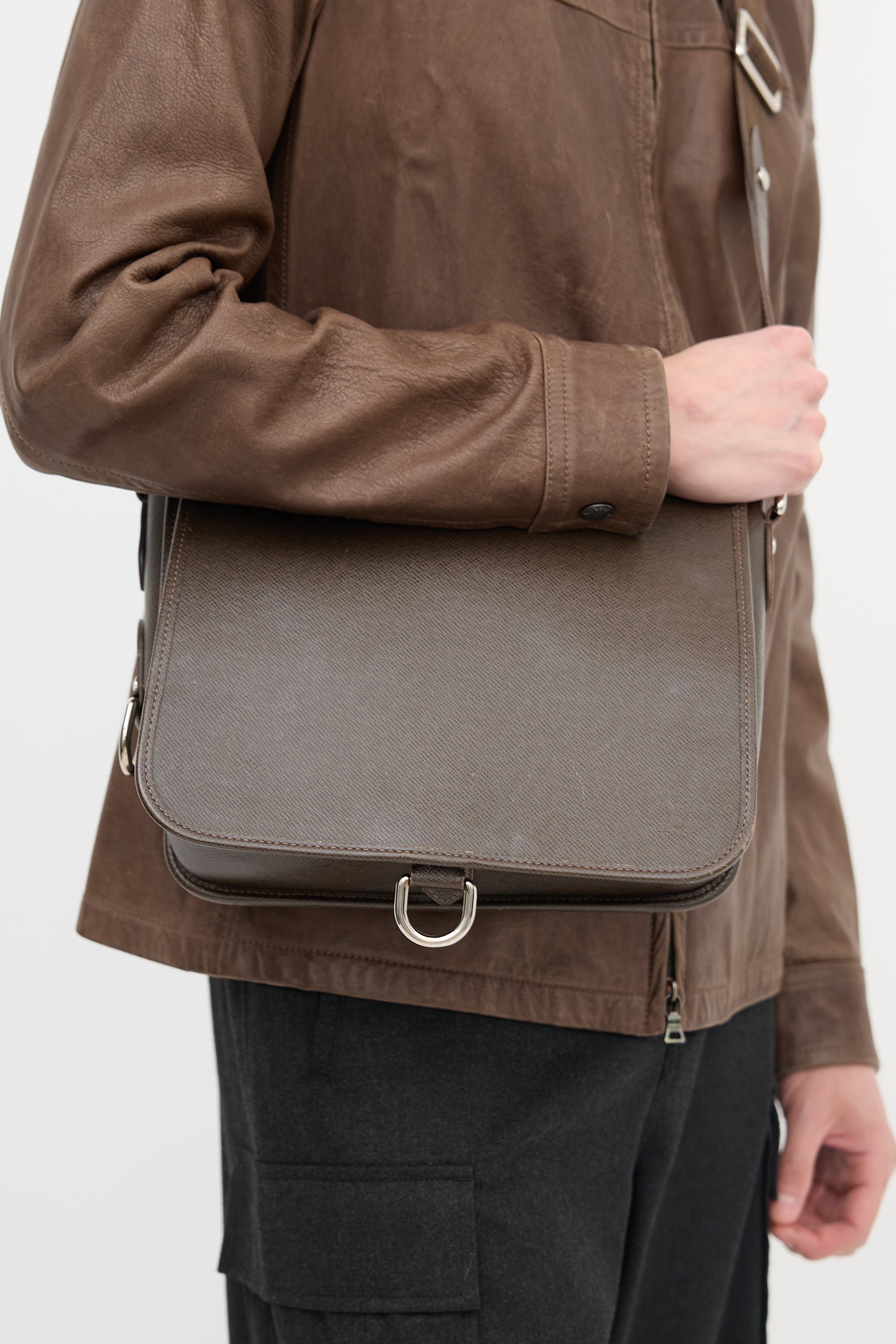 Louis Vuitton Taiga Andrei Messenger Bag