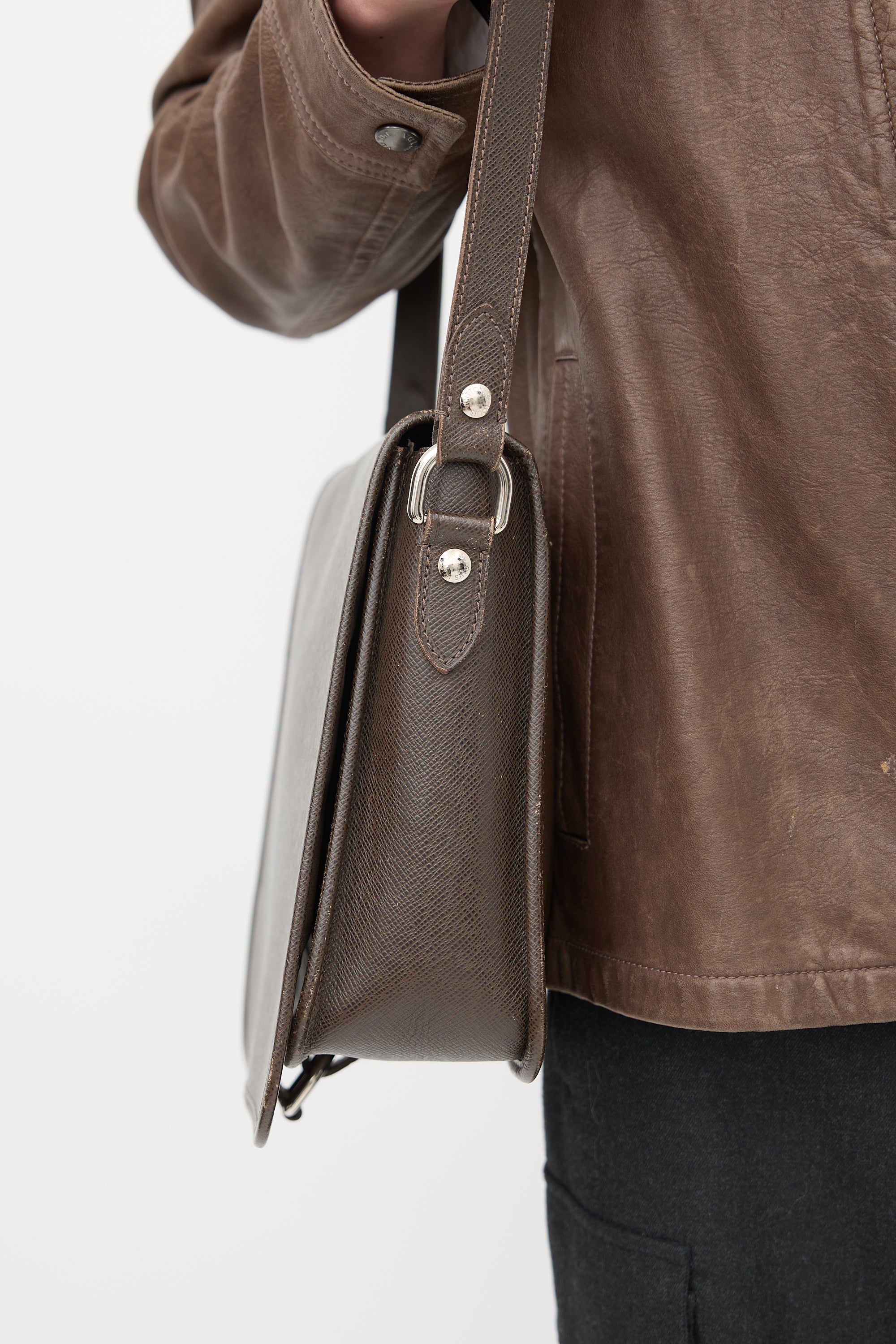 Louis Vuitton Taiga Andrei Messenger Bag