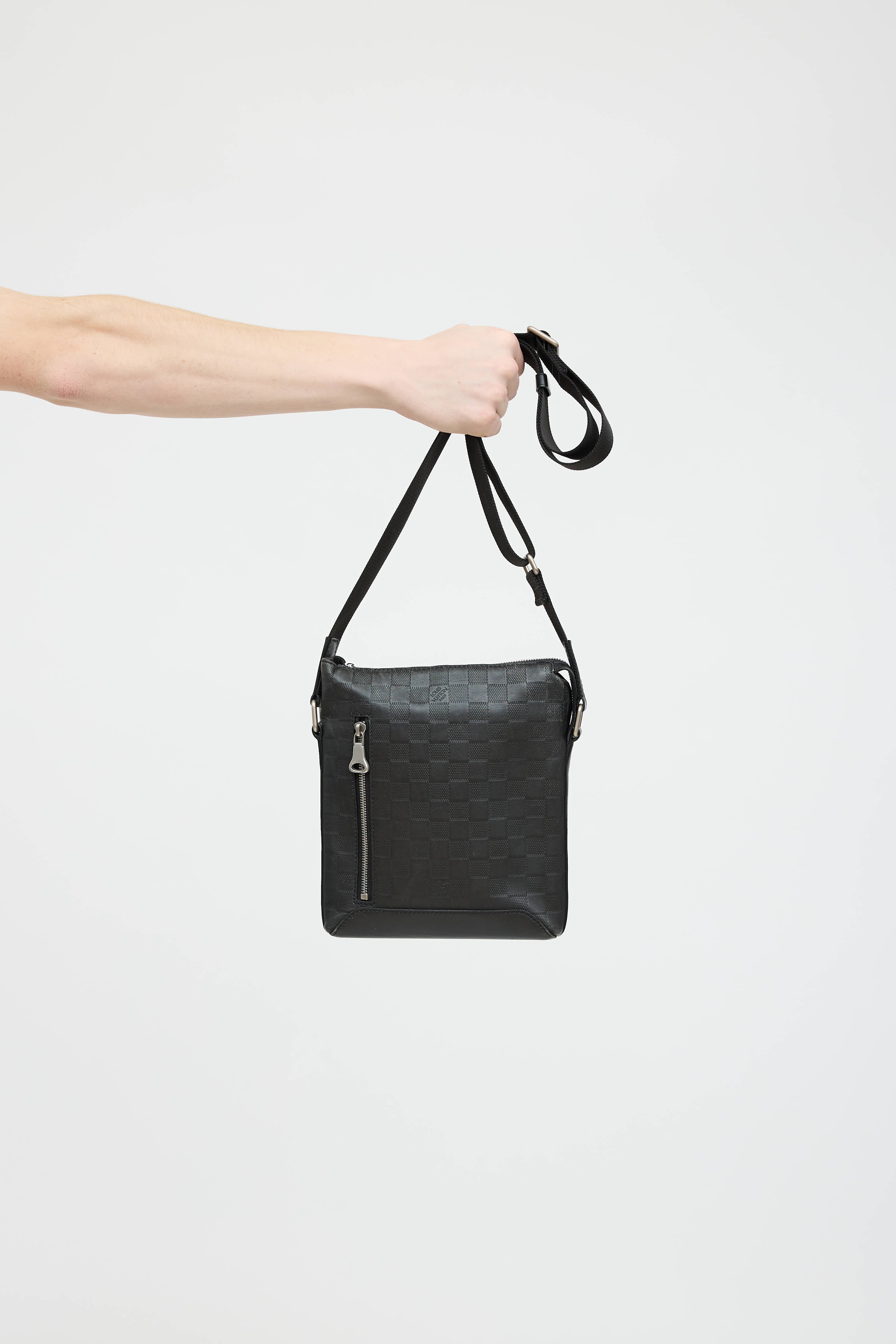 Louis Vuitton Discovery Messenger Bag