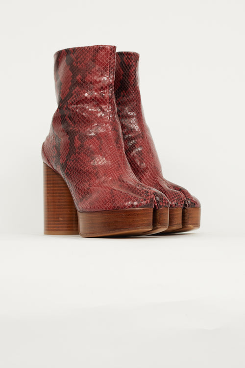 Maison Margiela Red & Black Textured Patterned Tabi Boot