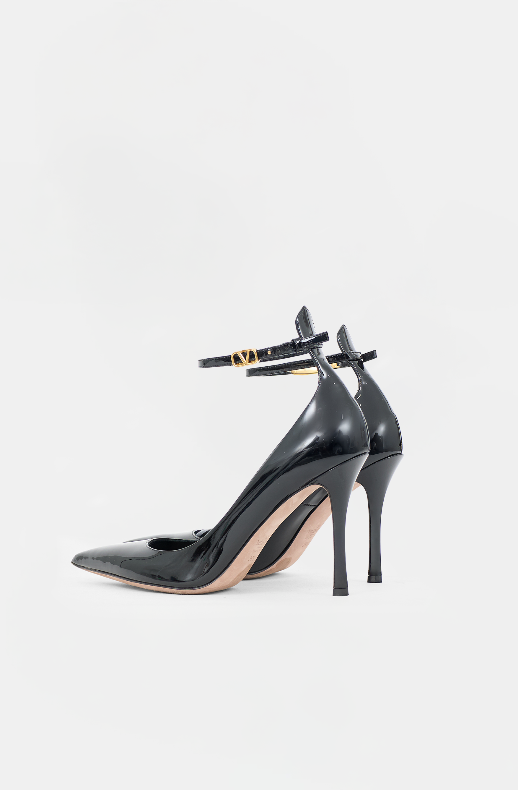 Valentino Patent Tan-Go VLogo Pump