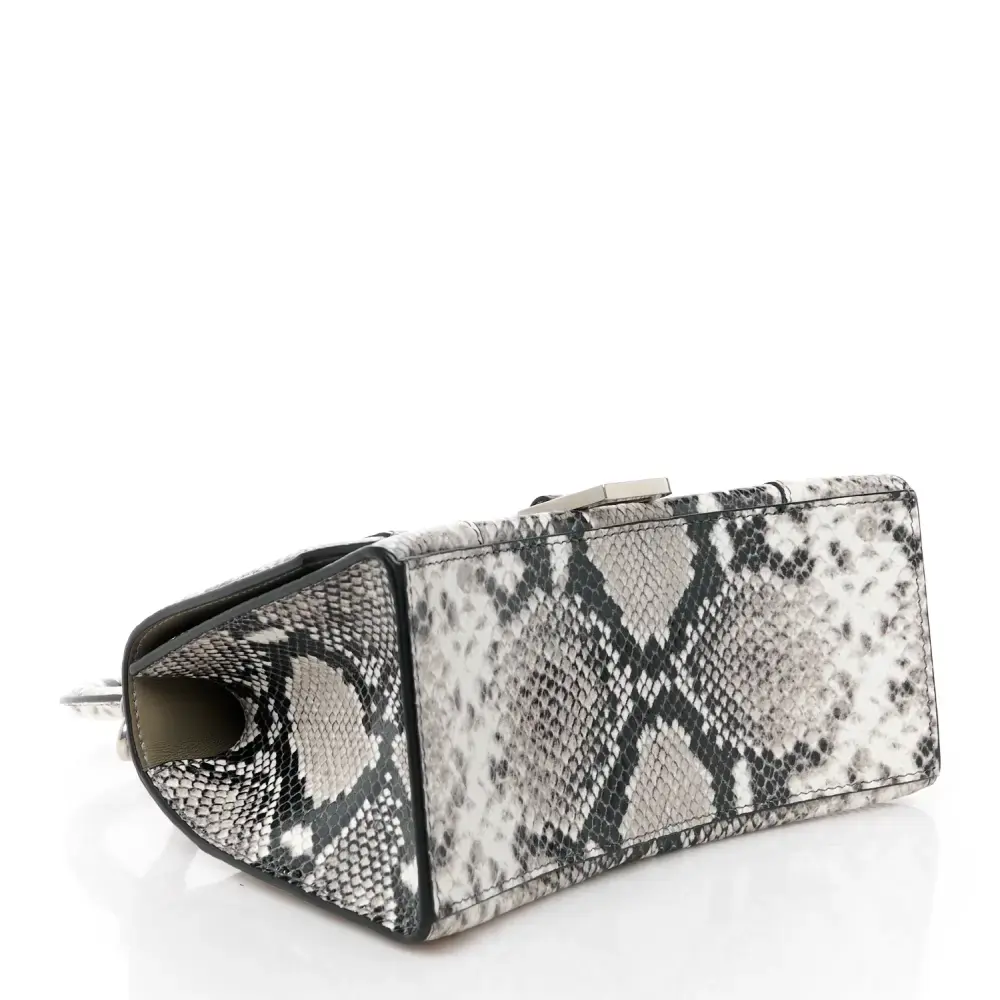 Lushentic Bags Review: Small Hourglass Top Handle Bag - Image 6