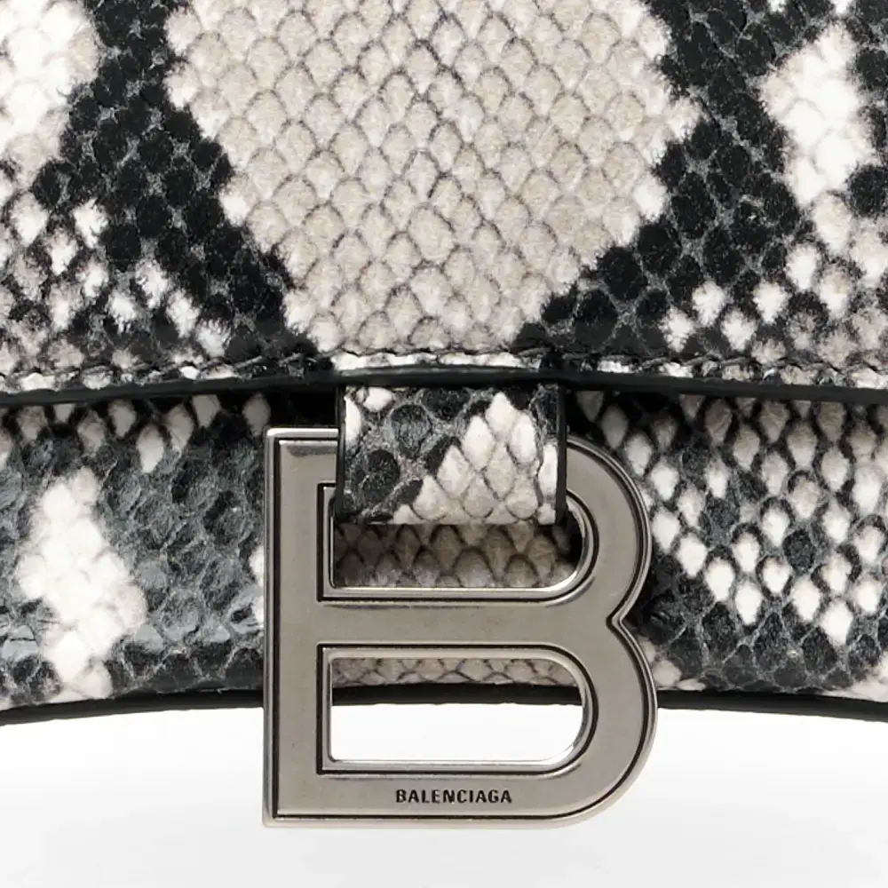 Lushentic Bags Review: Small Hourglass Top Handle Bag - Image 9