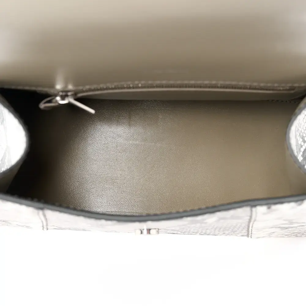Lushentic Bags Review: Small Hourglass Top Handle Bag - Image 7