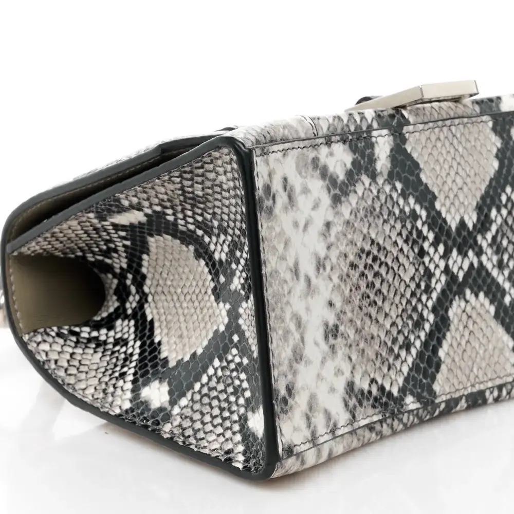 Lushentic Bags Review: Small Hourglass Top Handle Bag - Image 4